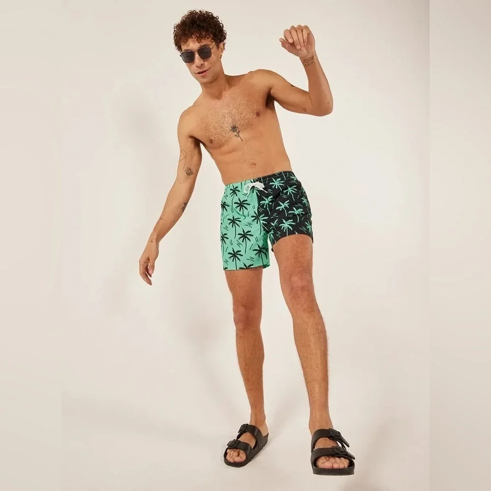 Chubbies Classic Swim Trunks in The Throne of Thighs. 5.5 inch inseam. NWT!